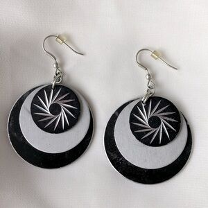🌟 Black and Silver Spiral Earrings